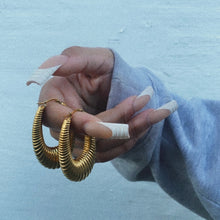 Load image into Gallery viewer, Gia Hoop Earrings
